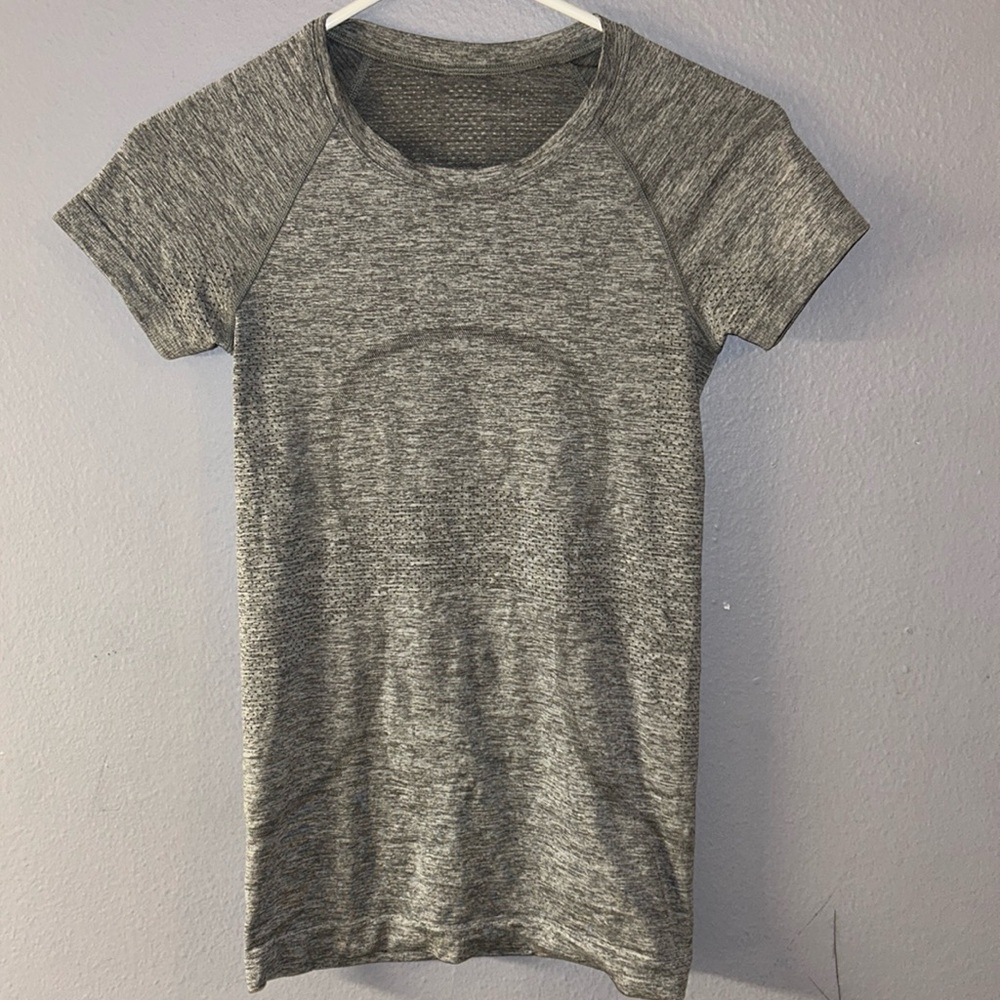Size 4/6 Lululemon Top, grey